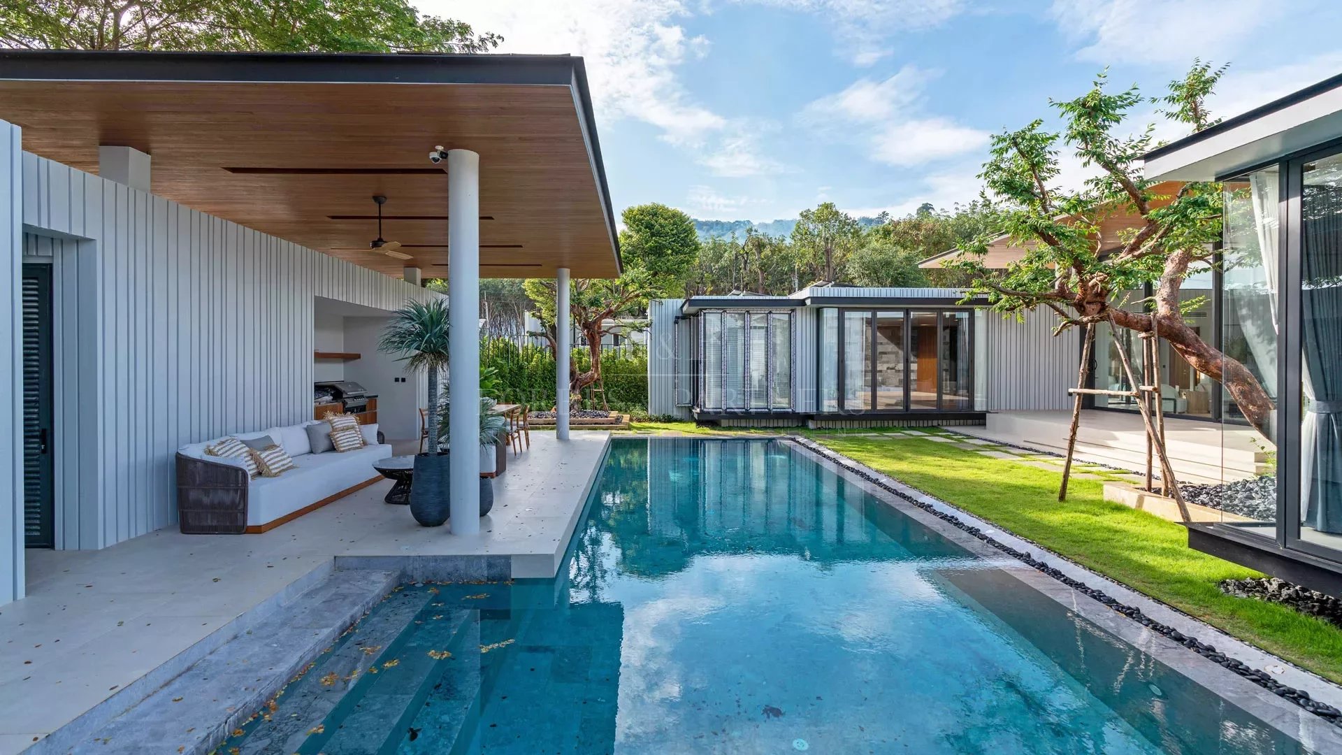 4 BEDROOM CHOENG THALE - Cherngtalay, Phuket, Thailand