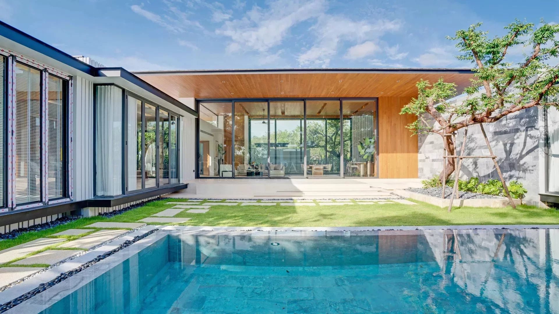 4 BEDROOM CHOENG THALE - Cherngtalay, Phuket, Thailand