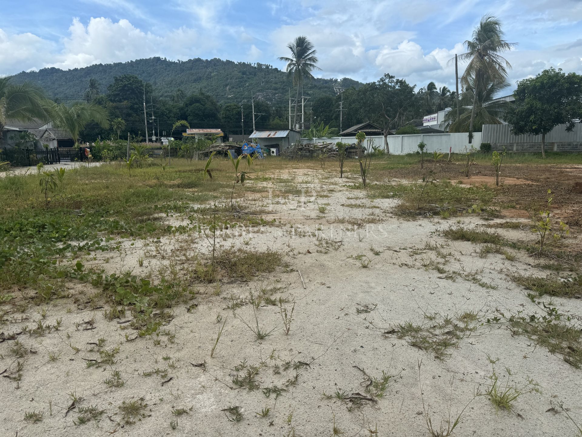 Versatile Flat Land: 1 Rai with Premium Road Access in Hua Thanon - Hua Thanon, Ko Samui, Thailand