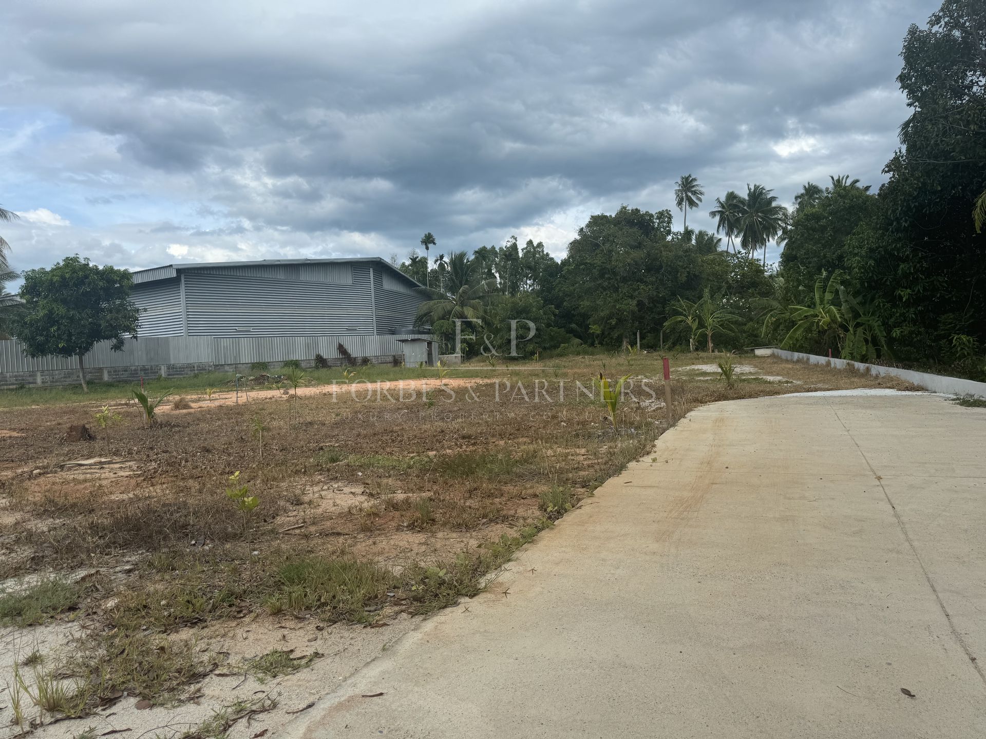 1 Rai Plot Versatile Flat Land: 1 Rai with Premium Road Access in Hua Thanon ...