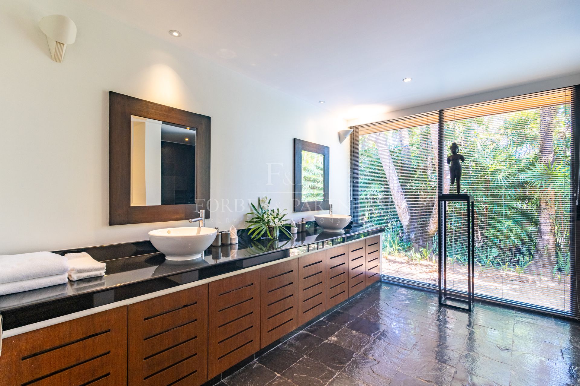 STUNNING, LARGE 4-BEDROOM PRIVATE POOL VILLA IN LAYAN HILLS ESTATE - Cherngtalay, Phuket, Thailand
