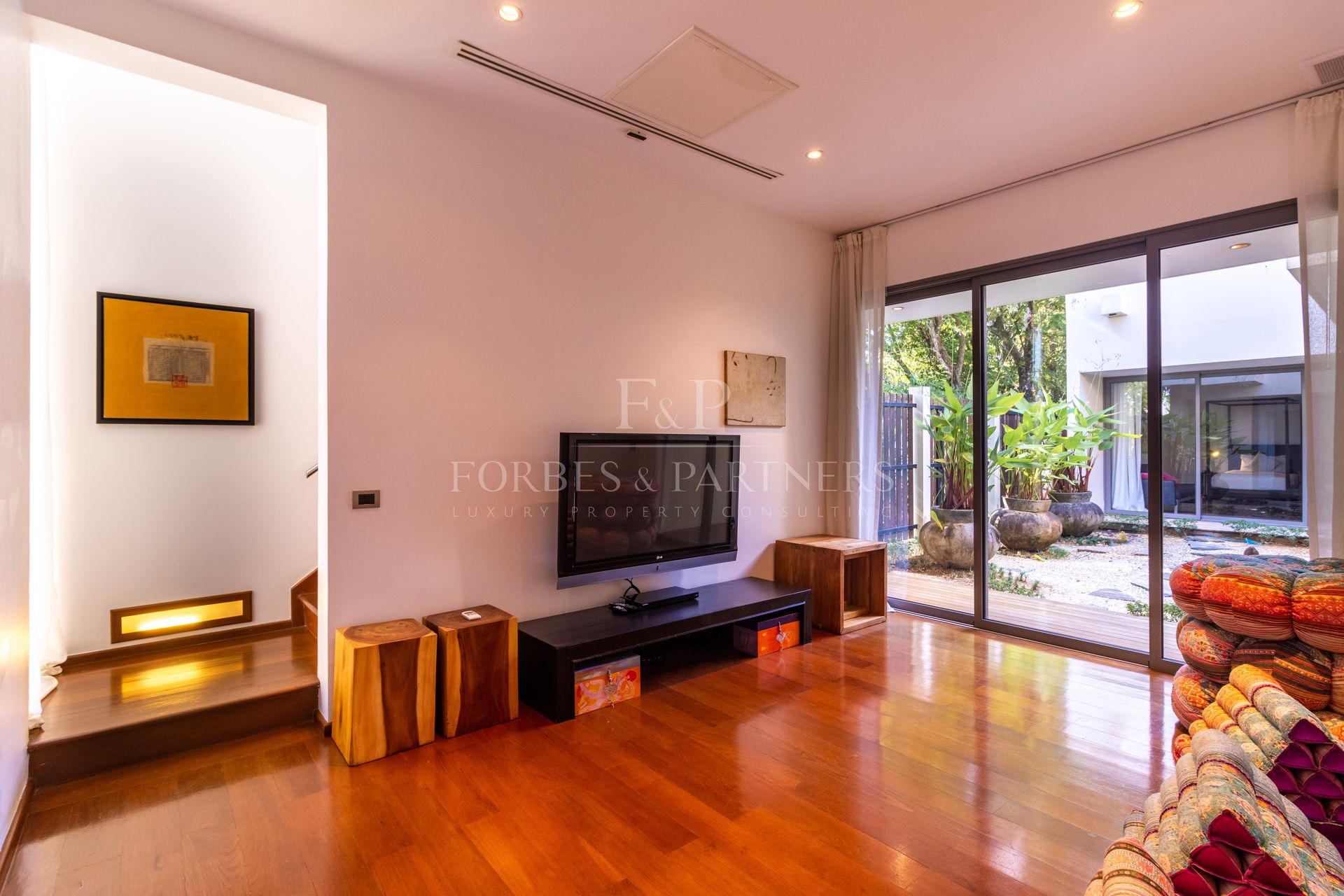 STUNNING, LARGE 4-BEDROOM PRIVATE POOL VILLA IN LAYAN HILLS ESTATE - Cherngtalay, Phuket, Thailand