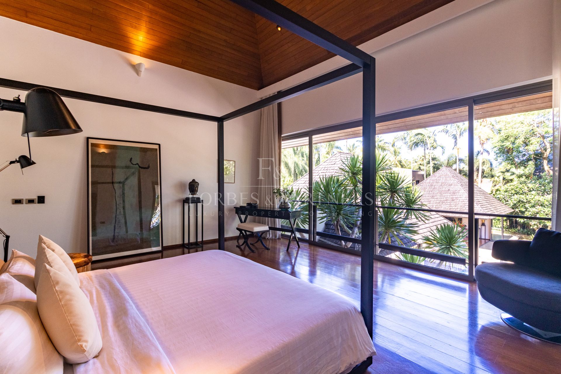 STUNNING, LARGE 4-BEDROOM PRIVATE POOL VILLA IN LAYAN HILLS ESTATE - Cherngtalay, Phuket, Thailand