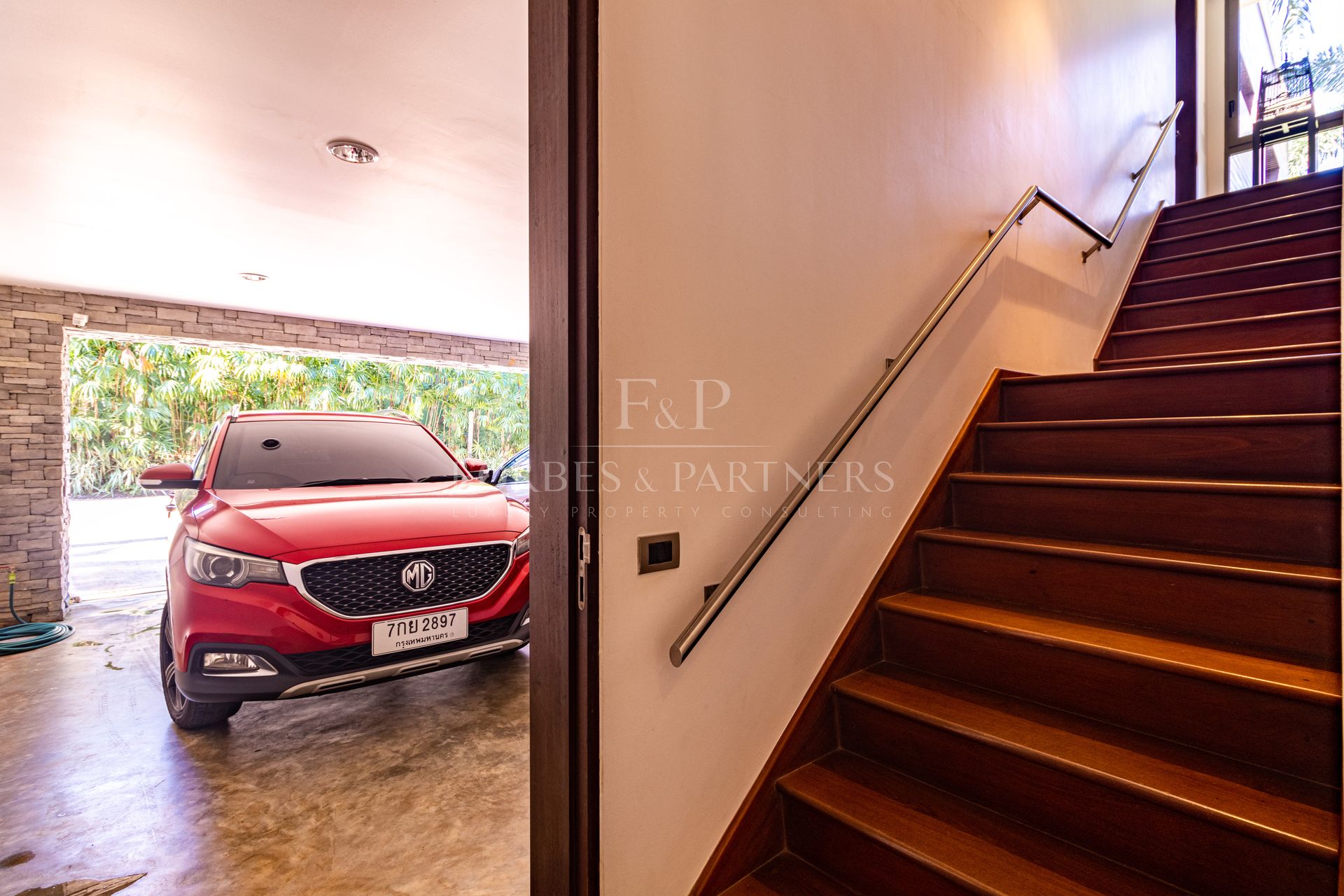 STUNNING, LARGE 4-BEDROOM PRIVATE POOL VILLA IN LAYAN HILLS ESTATE - Cherngtalay, Phuket, Thailand