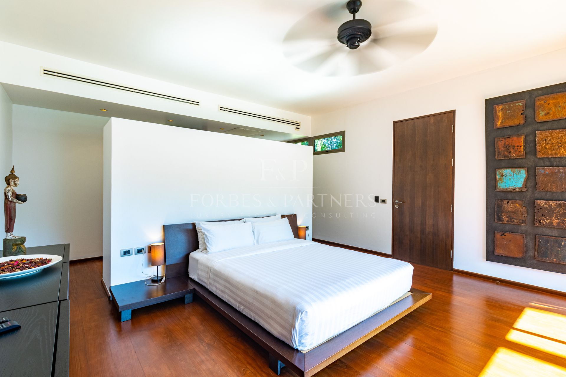 STUNNING, LARGE 4-BEDROOM PRIVATE POOL VILLA IN LAYAN HILLS ESTATE - Cherngtalay, Phuket, Thailand
