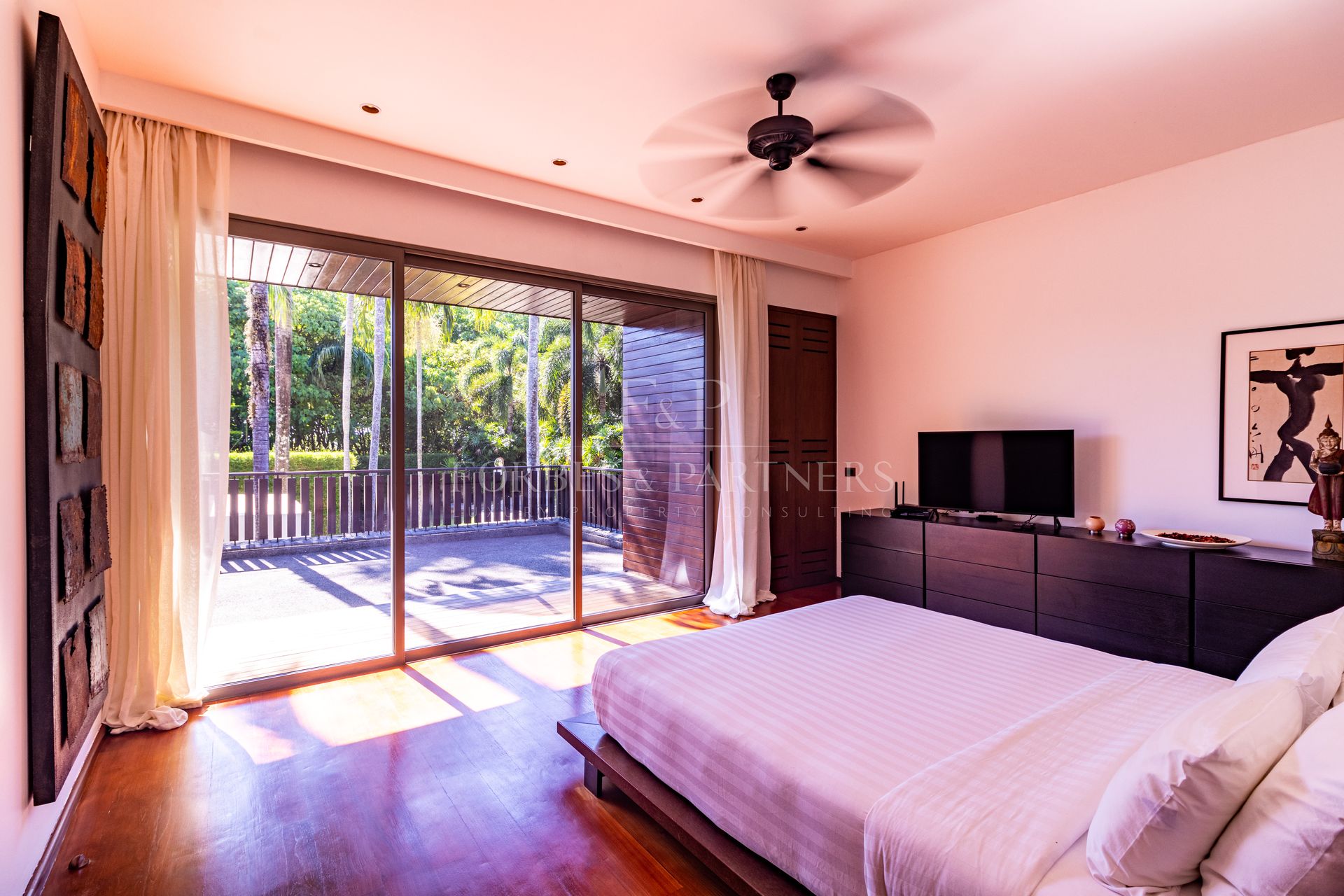 STUNNING, LARGE 4-BEDROOM PRIVATE POOL VILLA IN LAYAN HILLS ESTATE - Cherngtalay, Phuket, Thailand