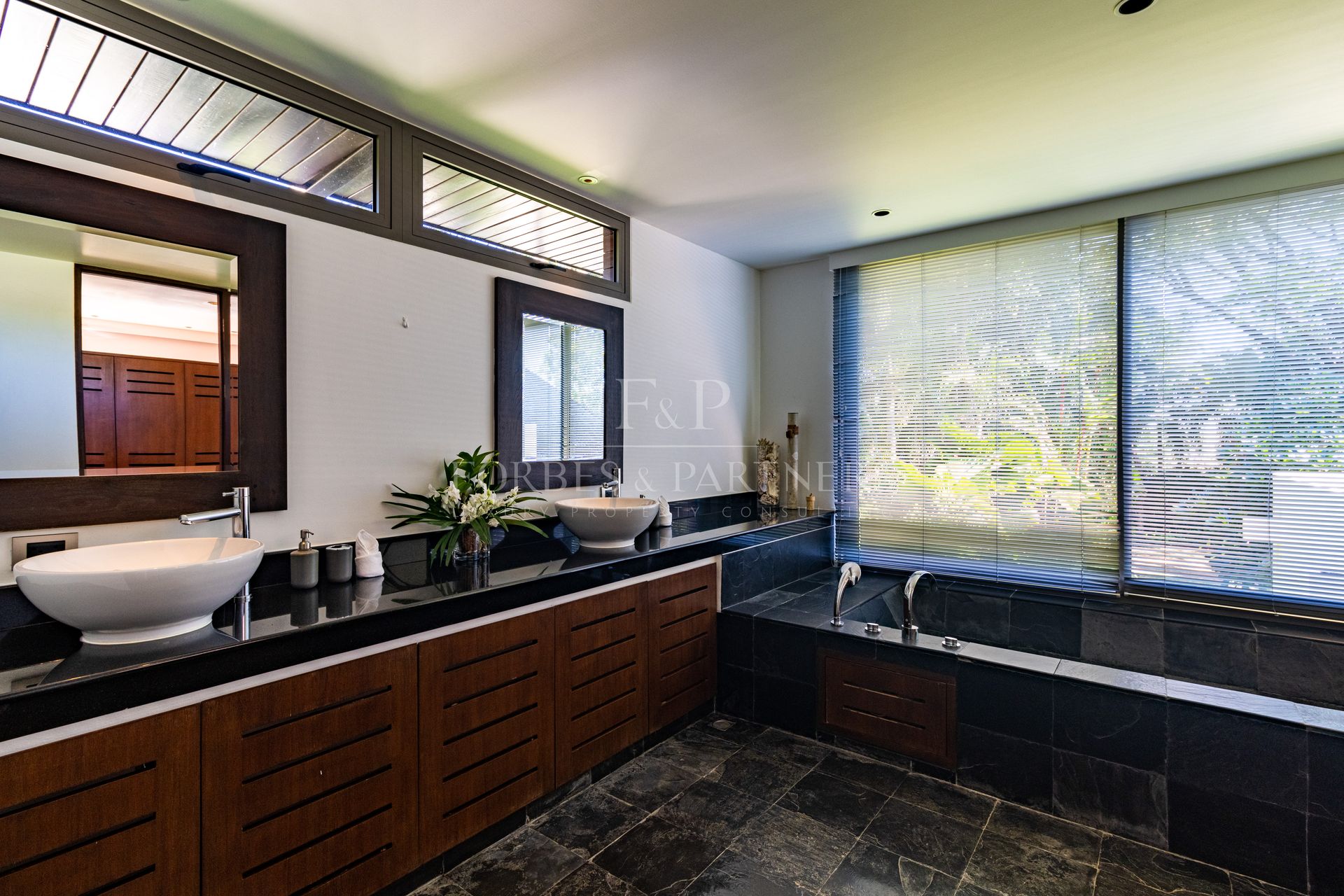 STUNNING, LARGE 4-BEDROOM PRIVATE POOL VILLA IN LAYAN HILLS ESTATE - Cherngtalay, Phuket, Thailand