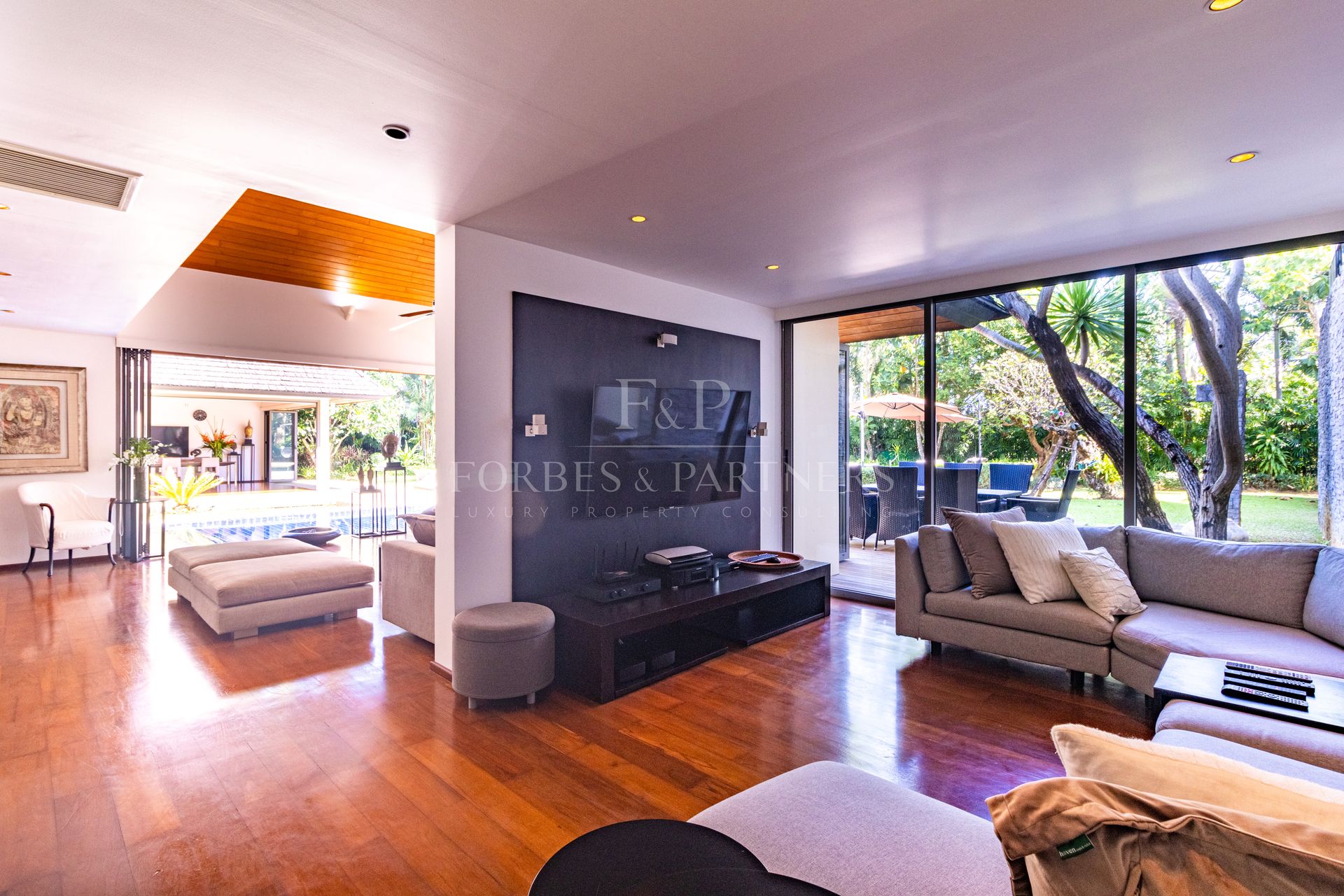 STUNNING, LARGE 4-BEDROOM PRIVATE POOL VILLA IN LAYAN HILLS ESTATE - Cherngtalay, Phuket, Thailand