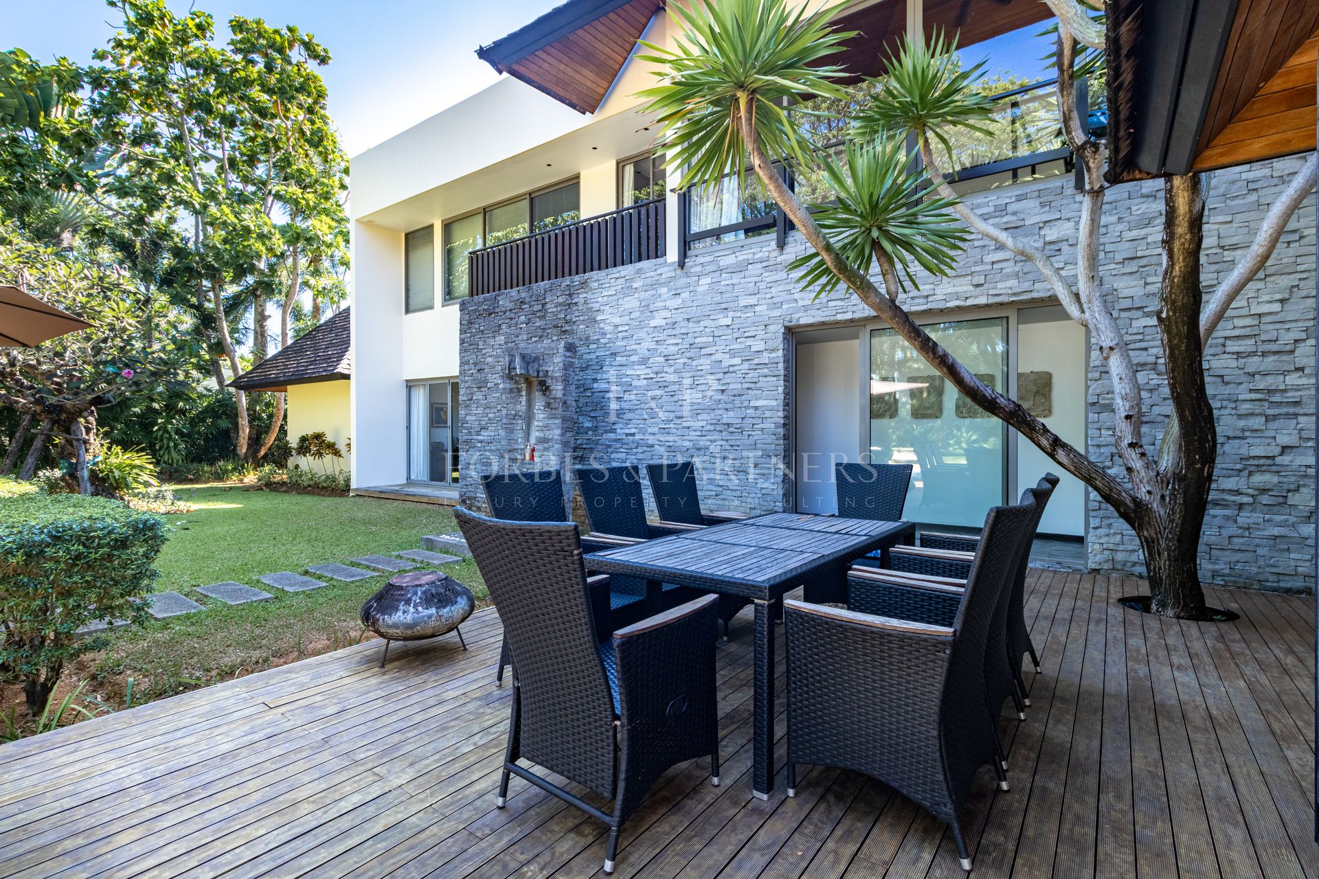 STUNNING, LARGE 4-BEDROOM PRIVATE POOL VILLA IN LAYAN HILLS ESTATE - Cherngtalay, Phuket, Thailand