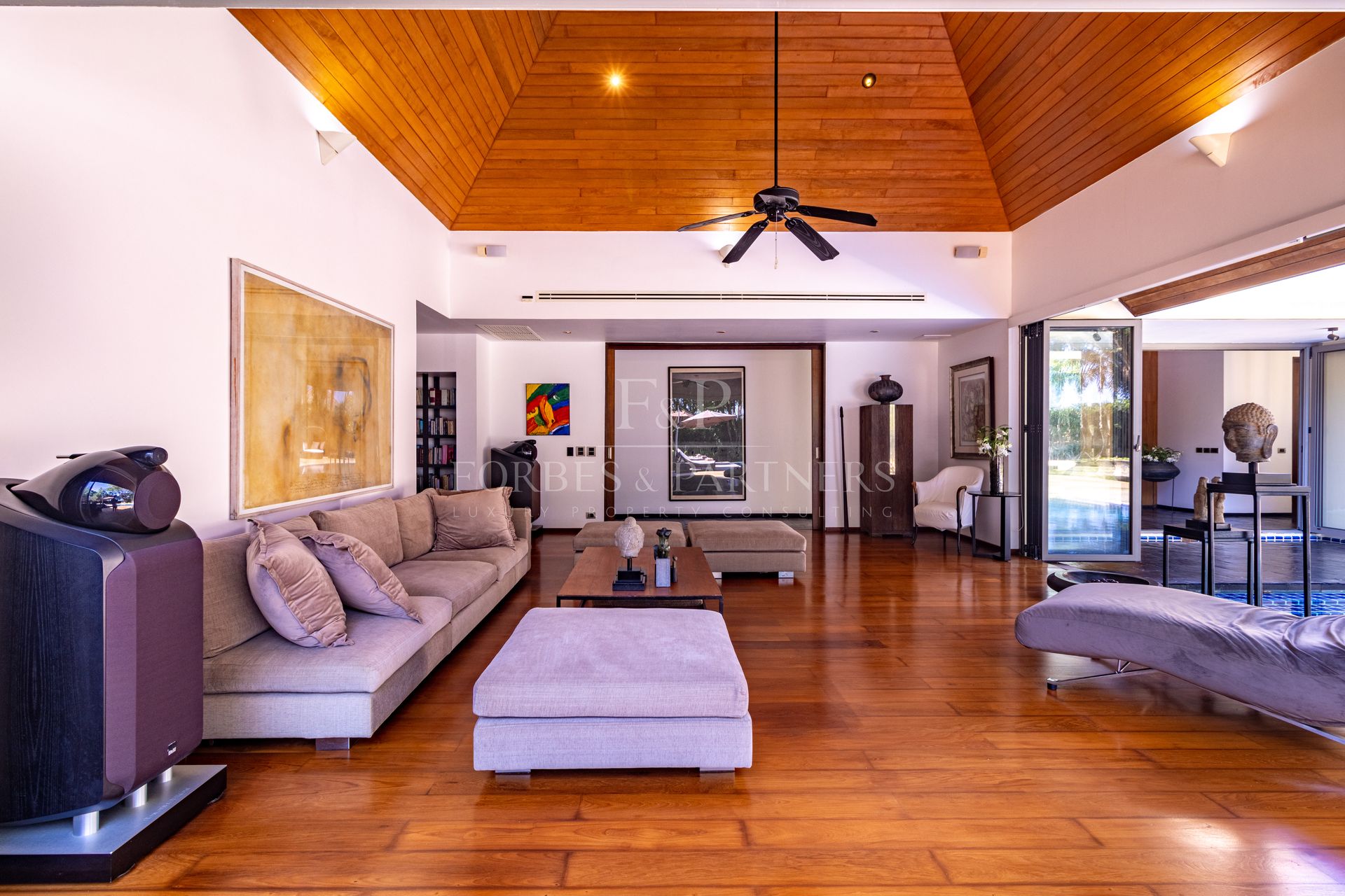 STUNNING, LARGE 4-BEDROOM PRIVATE POOL VILLA IN LAYAN HILLS ESTATE - Cherngtalay, Phuket, Thailand