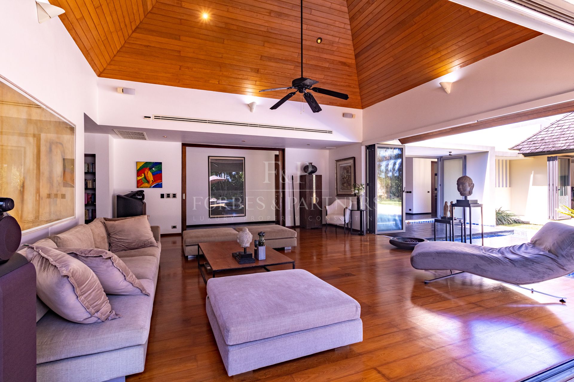 STUNNING, LARGE 4-BEDROOM PRIVATE POOL VILLA IN LAYAN HILLS ESTATE - Cherngtalay, Phuket, Thailand