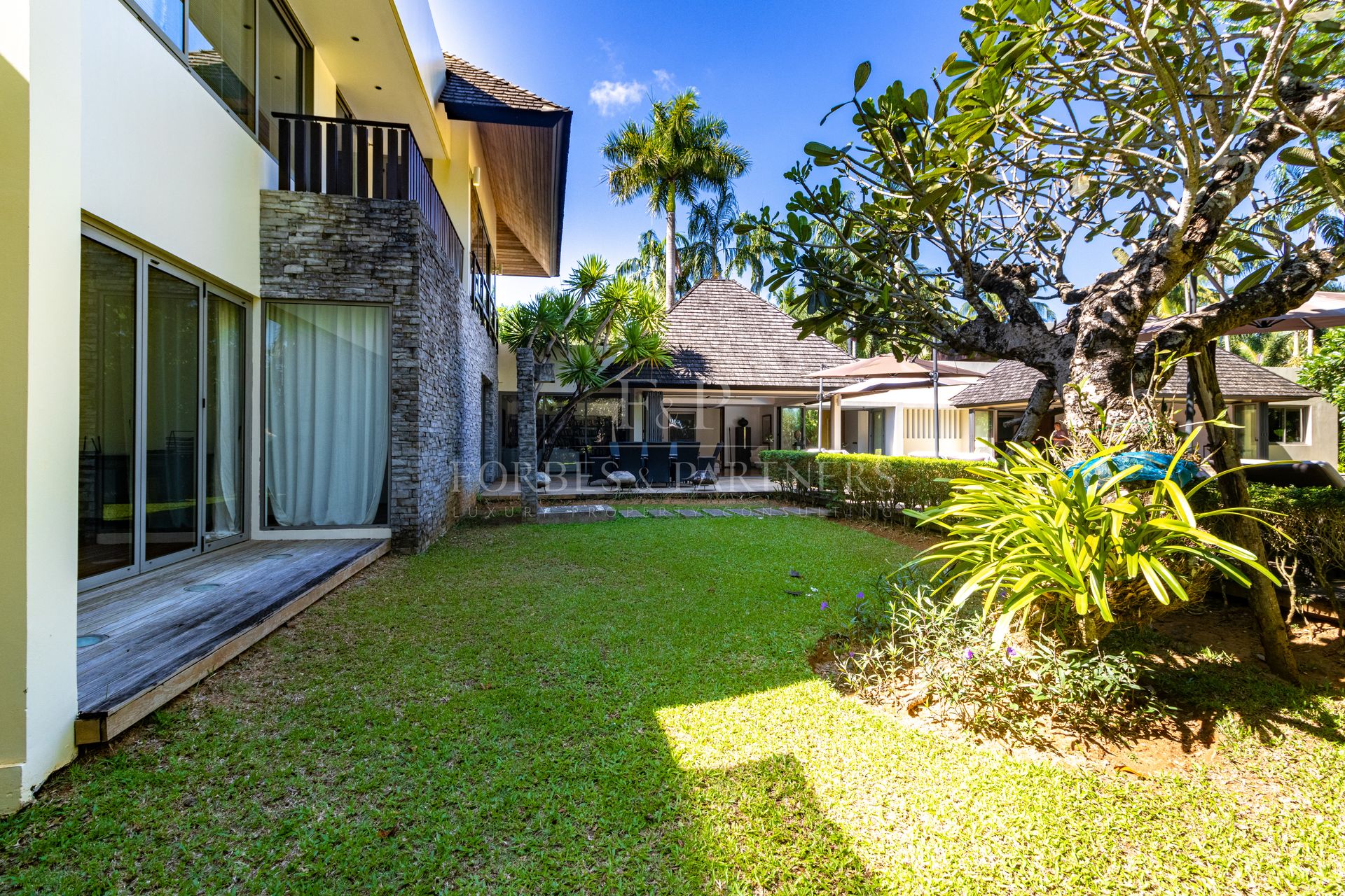 STUNNING, LARGE 4-BEDROOM PRIVATE POOL VILLA IN LAYAN HILLS ESTATE - Cherngtalay, Phuket, Thailand
