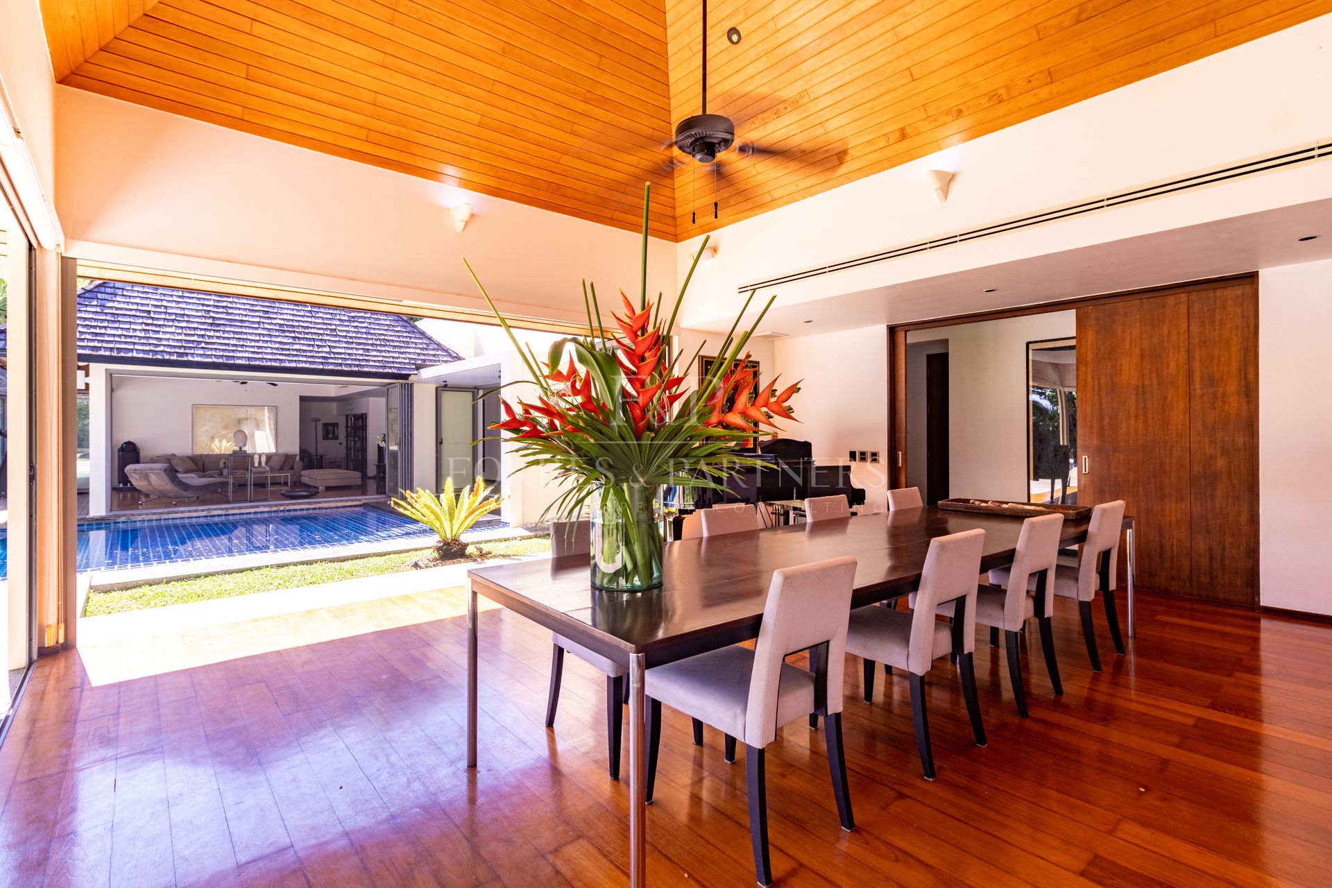 STUNNING, LARGE 4-BEDROOM PRIVATE POOL VILLA IN LAYAN HILLS ESTATE - Cherngtalay, Phuket, Thailand