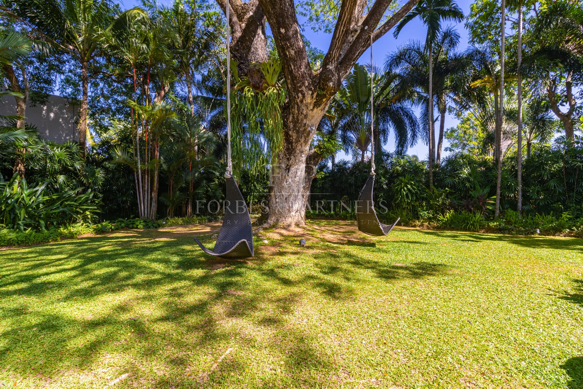 STUNNING, LARGE 4-BEDROOM PRIVATE POOL VILLA IN LAYAN HILLS ESTATE - Cherngtalay, Phuket, Thailand