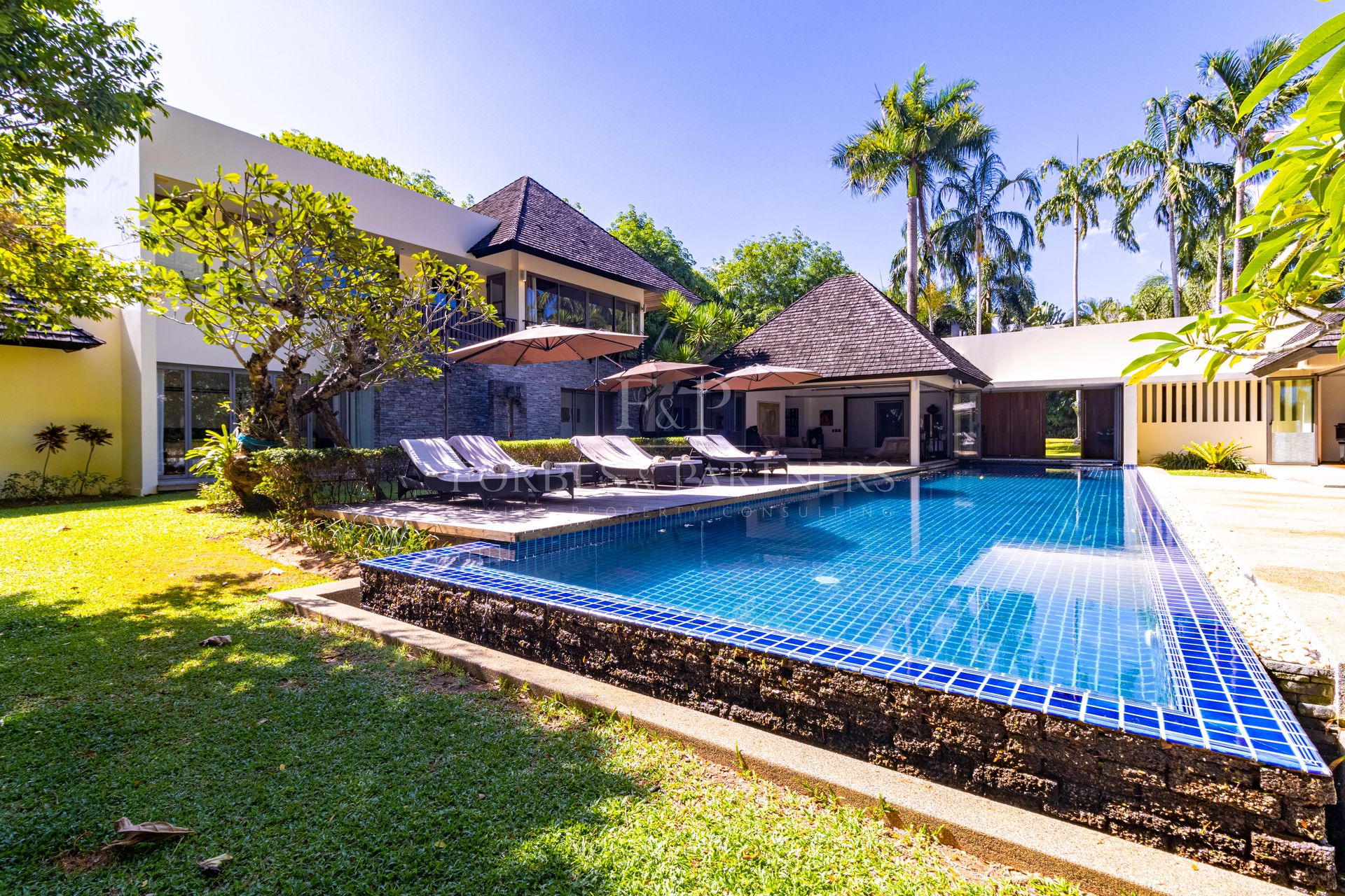 STUNNING, LARGE 4-BEDROOM PRIVATE POOL VILLA IN LAYAN HILLS ESTATE - Cherngtalay, Phuket, Thailand
