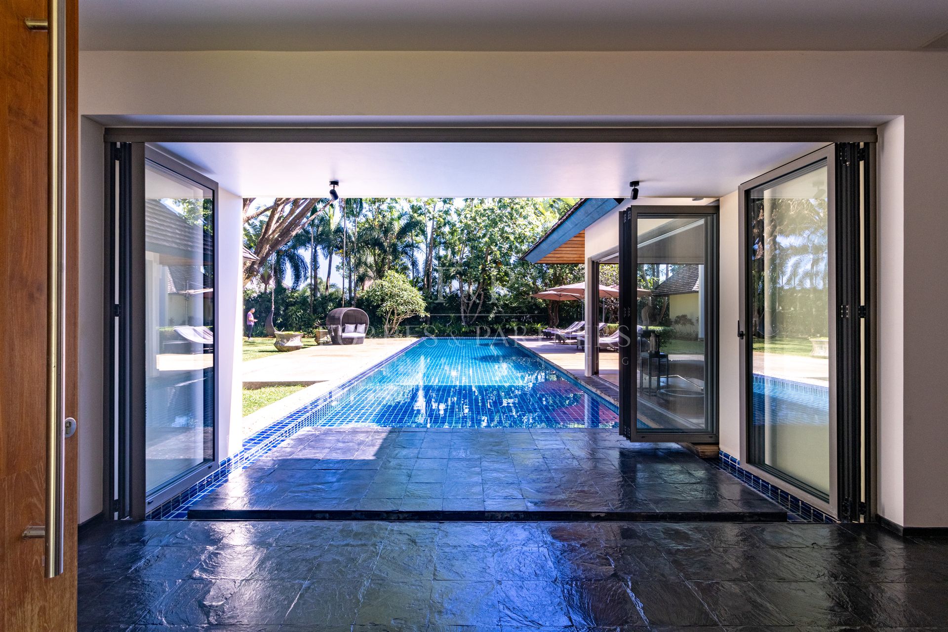 STUNNING, LARGE 4-BEDROOM PRIVATE POOL VILLA IN LAYAN HILLS ESTATE - Cherngtalay, Phuket, Thailand