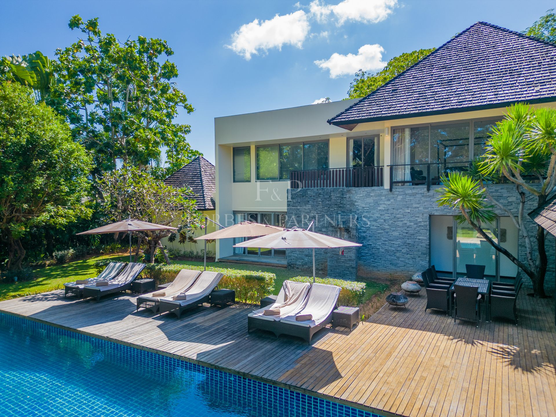 STUNNING, LARGE 4-BEDROOM PRIVATE POOL VILLA IN LAYAN HILLS ESTATE - Cherngtalay, Phuket, Thailand