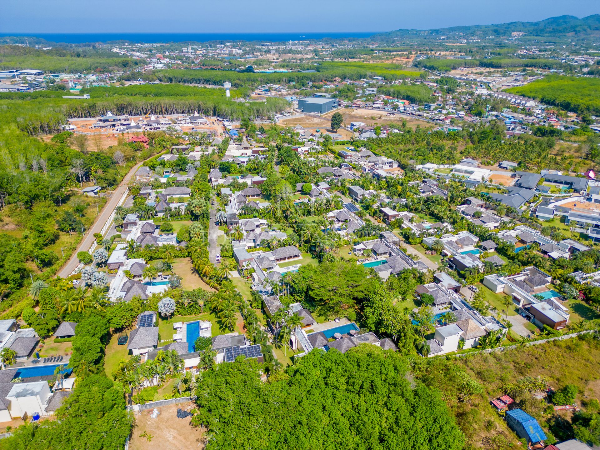 STUNNING, LARGE 4-BEDROOM PRIVATE POOL VILLA IN LAYAN HILLS ESTATE - Cherngtalay, Phuket, Thailand