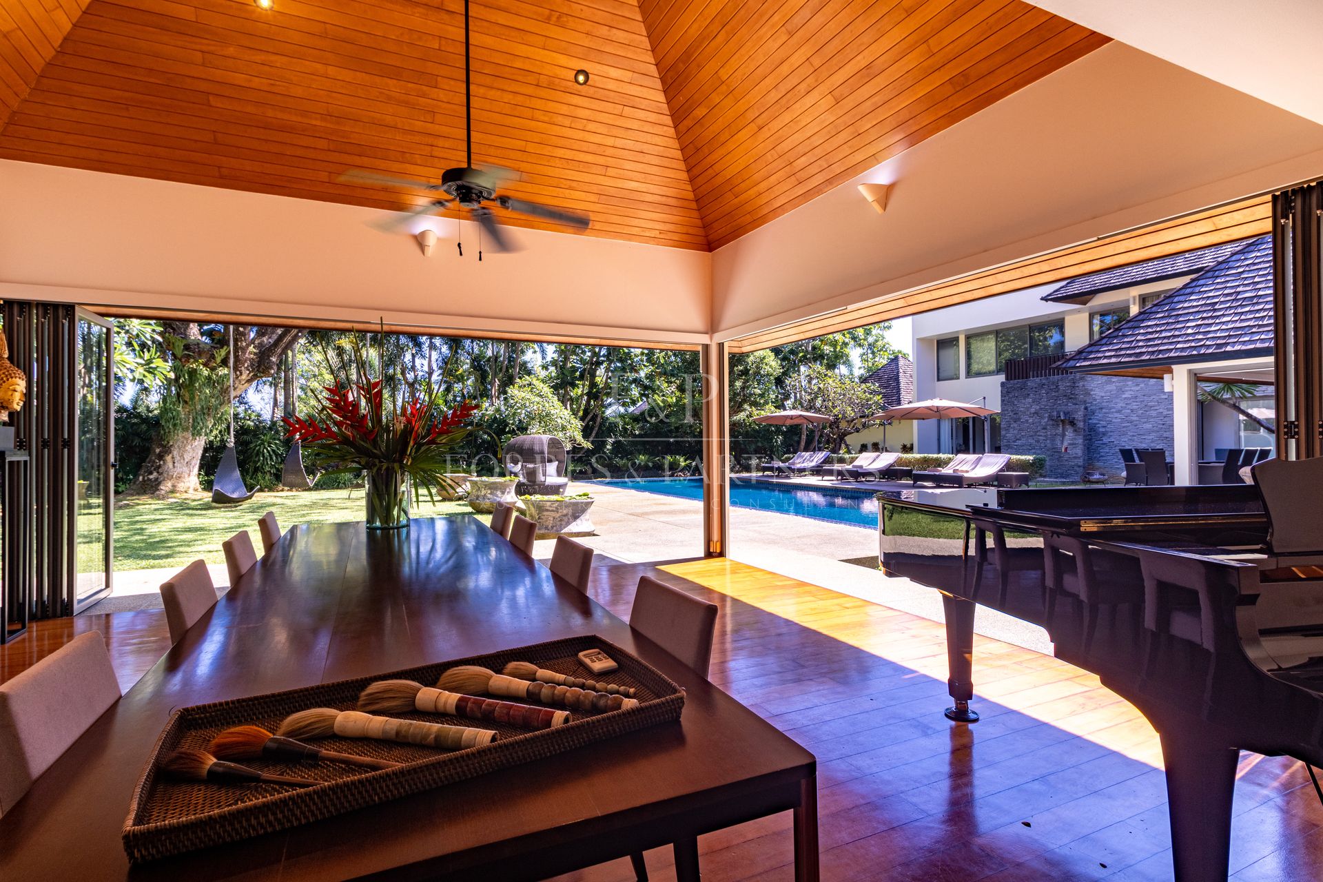 STUNNING, LARGE 4-BEDROOM PRIVATE POOL VILLA IN LAYAN HILLS ESTATE - Cherngtalay, Phuket, Thailand