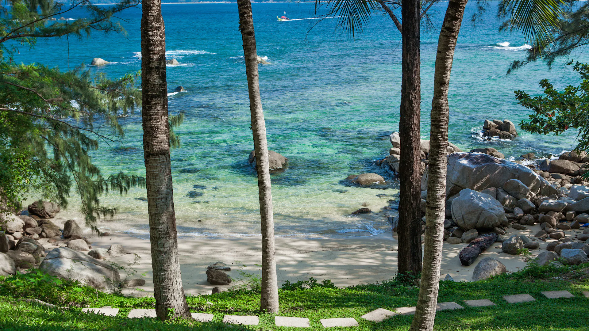 EXCLUSIVE BEACHFRONT GETAWAY VILLA IN LAEMSON ESTATE, PHUKET - Kamala, Phuket, Thailand