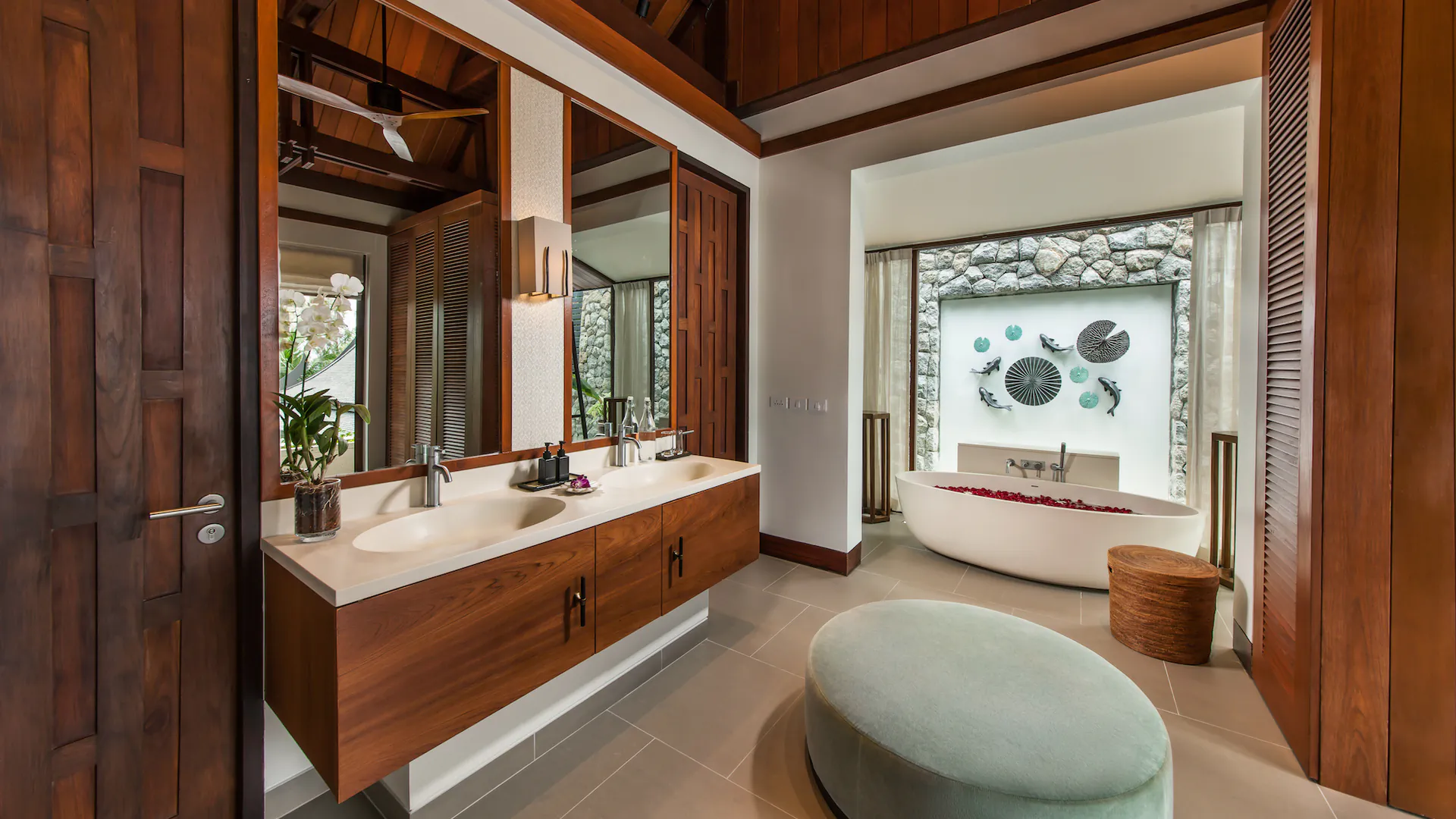 EXCLUSIVE BEACHFRONT GETAWAY VILLA IN LAEMSON ESTATE, PHUKET - Kamala, Phuket, Thailand