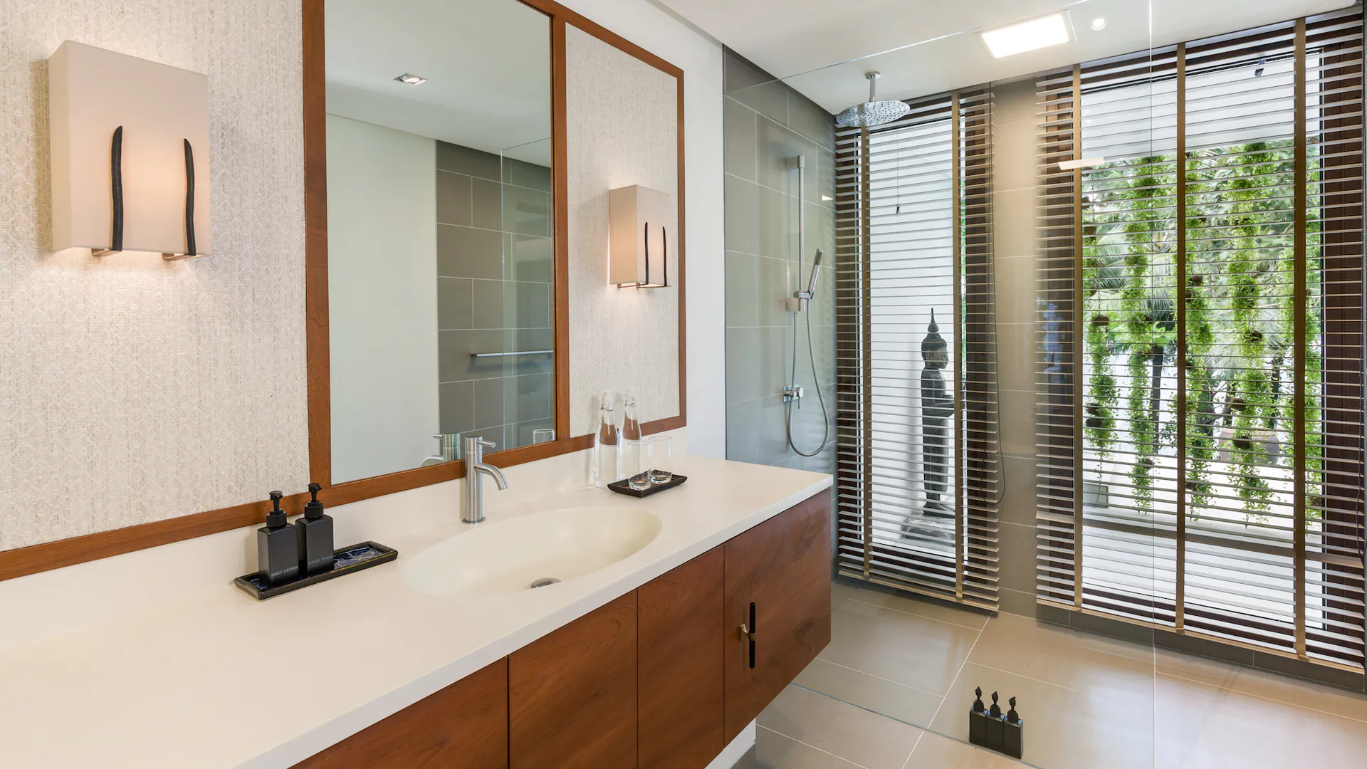 EXCLUSIVE BEACHFRONT GETAWAY VILLA IN LAEMSON ESTATE, PHUKET - Kamala, Phuket, Thailand