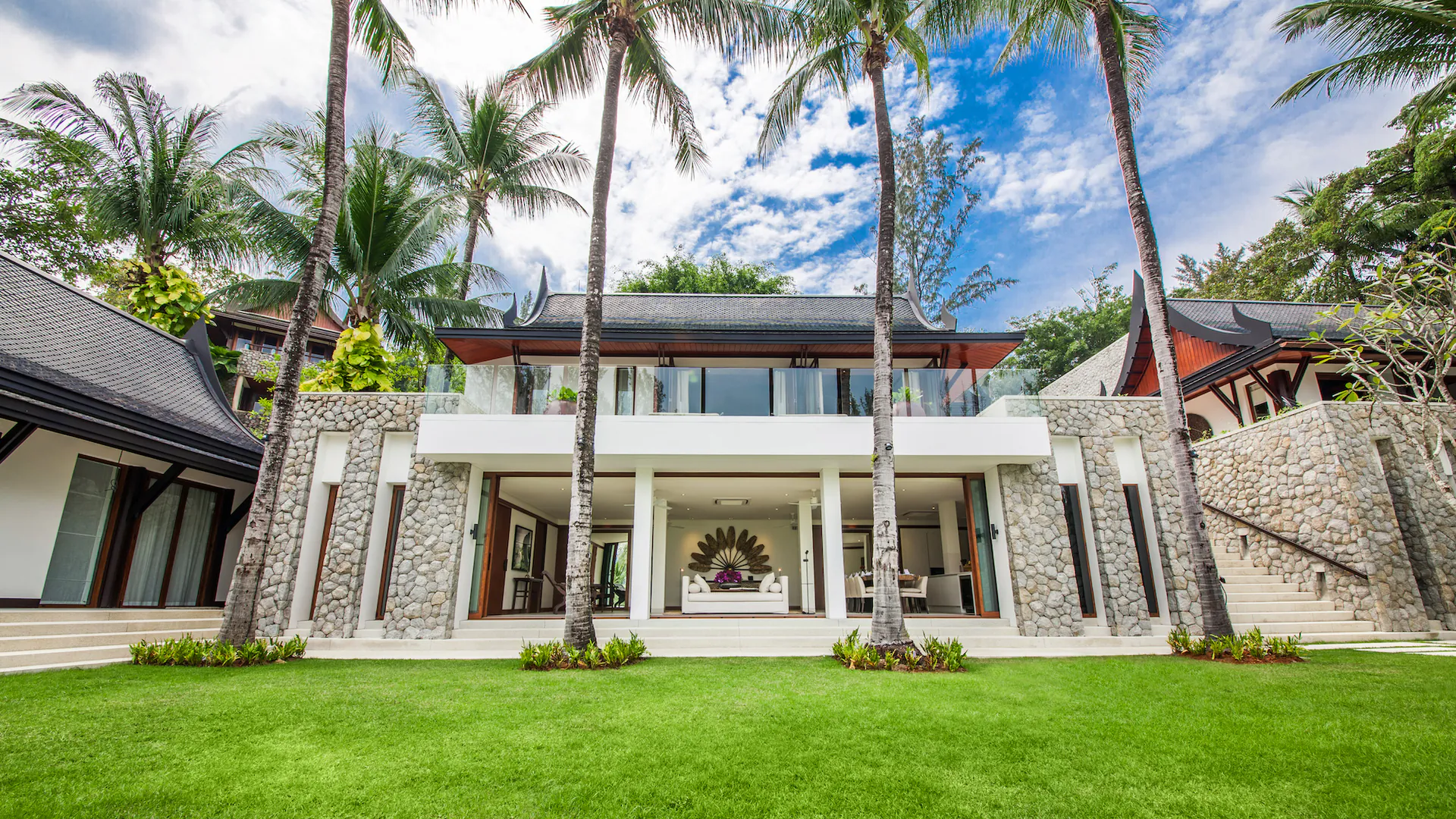 EXCLUSIVE BEACHFRONT GETAWAY VILLA IN LAEMSON ESTATE, PHUKET - Kamala, Phuket, Thailand