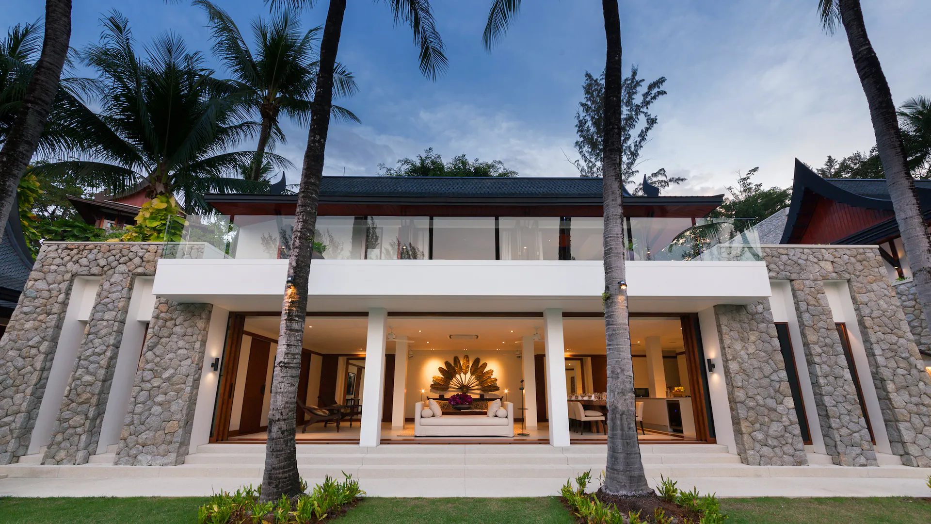EXCLUSIVE BEACHFRONT GETAWAY VILLA IN LAEMSON ESTATE, PHUKET - Kamala, Phuket, Thailand